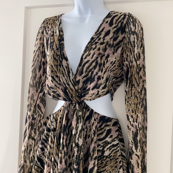 LAST CALL —> NWOT 🌟 Leopard Print Cutout Dress - Picture 3 of 5